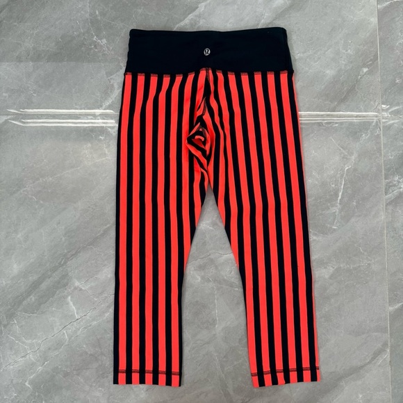 Women’s Lululemon Wunder Under Crop Leggings Sea Stripe Light Flare Size 4 - Picture 8 of 16